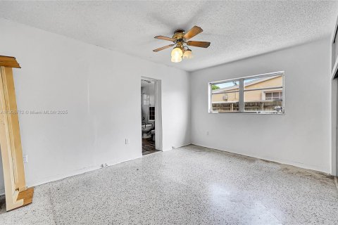 Villa ou maison à vendre à Hialeah, Floride: 4 chambres, 162.86 m2 № 1956981 - photo 21
