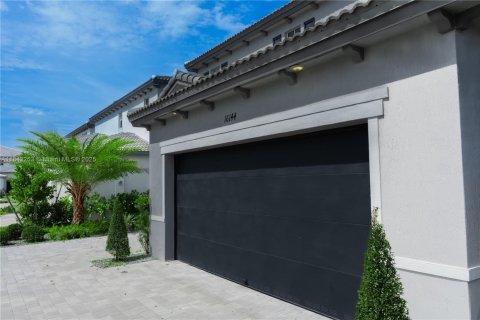 Villa ou maison à vendre à Miami, Floride: 5 chambres, 281.77 m2 № 1836321 - photo 4