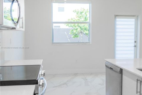 Villa ou maison à vendre à Miami, Floride: 5 chambres, 281.77 m2 № 1836321 - photo 7