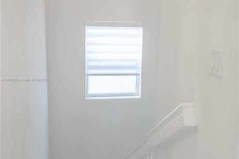 Villa ou maison à vendre à Miami, Floride: 5 chambres, 281.77 m2 № 1836321 - photo 9