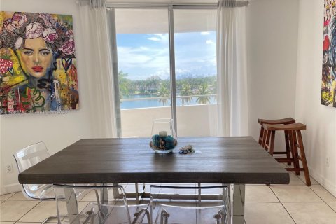 Copropriété à louer à Miami Beach, Floride: 2 chambres, 126.35 m2 № 1882297 - photo 1