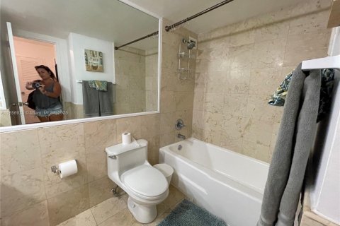 Copropriété à louer à Miami Beach, Floride: 2 chambres, 126.35 m2 № 1882297 - photo 12