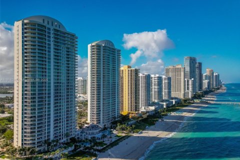 Condominio en Sunny Isles Beach, Florida, 2 dormitorios  № 1971058
