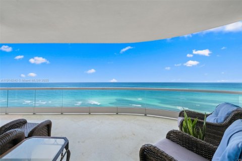 Condominio en venta en Sunny Isles Beach, Florida, 2 dormitorios, 208.57 m2 № 1971058 - foto 30