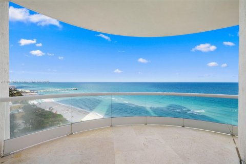 Condominio en venta en Sunny Isles Beach, Florida, 2 dormitorios, 208.57 m2 № 1971058 - foto 27