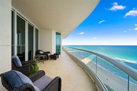 Condominio en venta en Sunny Isles Beach, Florida, 2 dormitorios, 208.57 m2 № 1971058 - foto 24