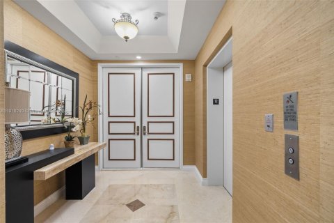 Condominio en venta en Sunny Isles Beach, Florida, 2 dormitorios, 208.57 m2 № 1971058 - foto 2