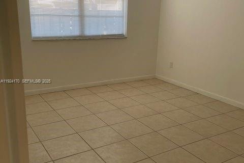 Condominio en alquiler en Doral, Florida, 2 dormitorios, 98.48 m2 № 2054213 - foto 11