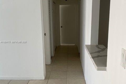 Condominio en alquiler en Doral, Florida, 2 dormitorios, 98.48 m2 № 2054213 - foto 4