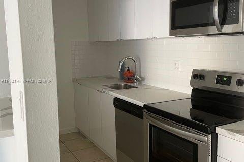 Condominio en alquiler en Doral, Florida, 2 dormitorios, 98.48 m2 № 2054213 - foto 3