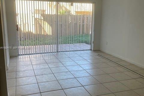 Condominio en Doral, Florida, 2 dormitorios  № 2054213