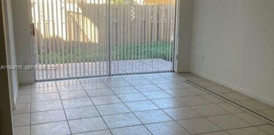 Condominio en Doral, Florida, 2 dormitorios  № 2054213