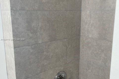 Condominio en alquiler en Doral, Florida, 2 dormitorios, 98.48 m2 № 2054213 - foto 15