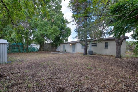 House in Tampa, Florida 3 bedrooms, 91.6 sq.m. № 2156310 - photo 28