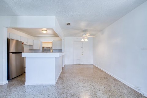 House in Tampa, Florida 3 bedrooms, 91.6 sq.m. № 2156310 - photo 11