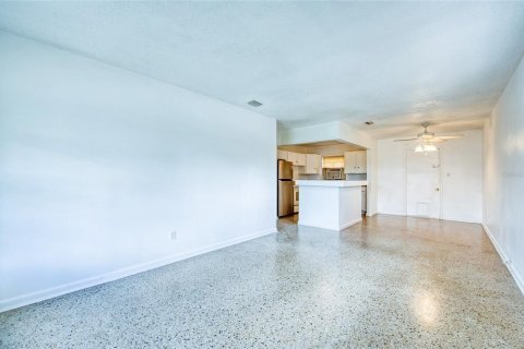 House in Tampa, Florida 3 bedrooms, 91.6 sq.m. № 2156310 - photo 5