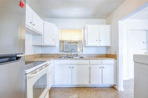 House in Tampa, Florida 3 bedrooms, 91.6 sq.m. № 2156310 - photo 13