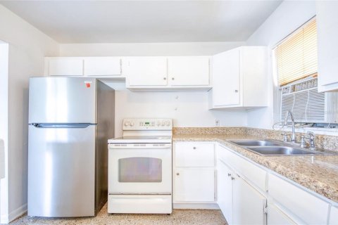 House in Tampa, Florida 3 bedrooms, 91.6 sq.m. № 2156310 - photo 12