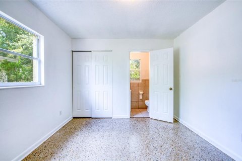 House in Tampa, Florida 3 bedrooms, 91.6 sq.m. № 2156310 - photo 19
