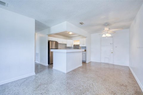 House in Tampa, Florida 3 bedrooms, 91.6 sq.m. № 2156310 - photo 10