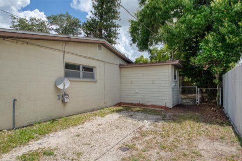 House in Tampa, Florida 3 bedrooms, 91.6 sq.m. № 2156310 - photo 3