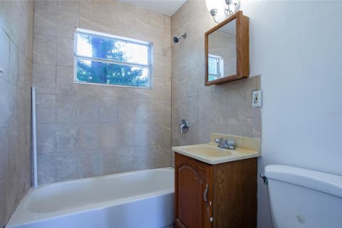 House in Tampa, Florida 3 bedrooms, 91.6 sq.m. № 2156310 - photo 21