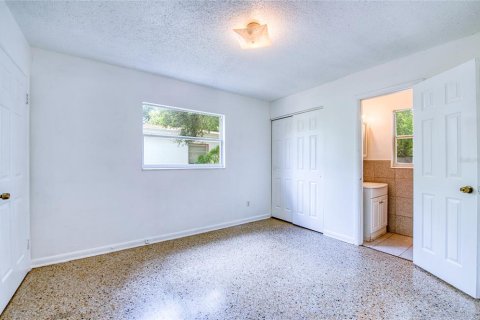 House in Tampa, Florida 3 bedrooms, 91.6 sq.m. № 2156310 - photo 18