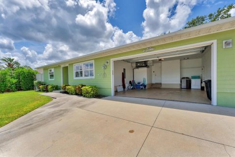 House in Bradenton, Florida 3 bedrooms, 139.73 sq.m. № 1773995 - photo 30