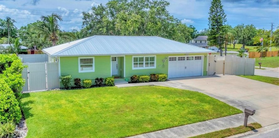 House in Bradenton, Florida 3 bedrooms, 139.73 sq.m. № 1773995