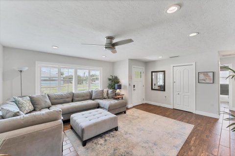 House in Bradenton, Florida 3 bedrooms, 139.73 sq.m. № 1773995 - photo 6