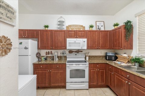 Townhouse in Miami, Florida 4 bedrooms, 163.32 sq.m. № 2041797 - photo 7