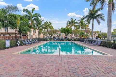 Townhouse in Miami, Florida 4 bedrooms, 163.32 sq.m. № 2041797 - photo 13