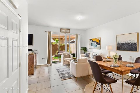 Townhouse in Miami, Florida 4 bedrooms, 163.32 sq.m. № 2041797