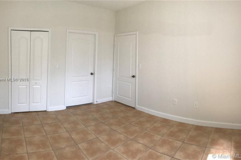 Condo in Hialeah, Florida, 2 bedrooms  № 1944852 - photo 5