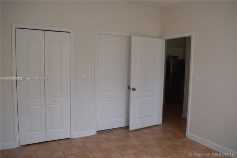 Condo in Hialeah, Florida, 2 bedrooms  № 1944852 - photo 4