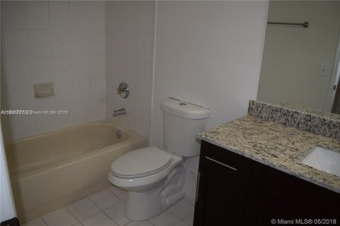 Condo in Hialeah, Florida, 2 bedrooms  № 1944852 - photo 12