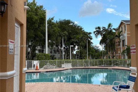 Condo in Hialeah, Florida, 2 bedrooms  № 1944852 - photo 26