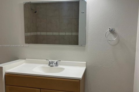 Condo in Orlando, Florida, 1 bedroom  № 1731460 - photo 11