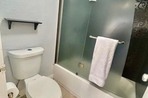 Condominio en alquiler en Miami Beach, Florida, 1 dormitorio, 99.87 m2 № 1858474 - foto 11