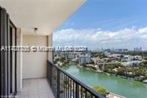 Condominio en alquiler en Miami Beach, Florida, 1 dormitorio, 99.87 m2 № 1858474 - foto 1