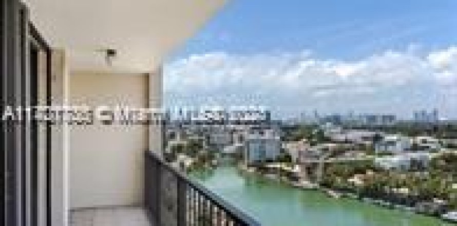Condominio en Miami Beach, Florida, 1 dormitorio  № 1858474