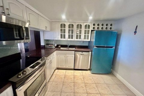 Condominio en alquiler en Miami Beach, Florida, 1 dormitorio, 99.87 m2 № 1858474 - foto 5