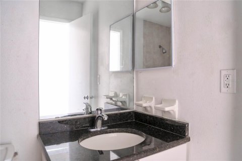 Condo in Orlando, Florida, 2 bedrooms  № 1880614 - photo 16