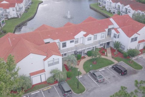 Condo in Orlando, Florida, 2 bedrooms  № 1880614 - photo 1