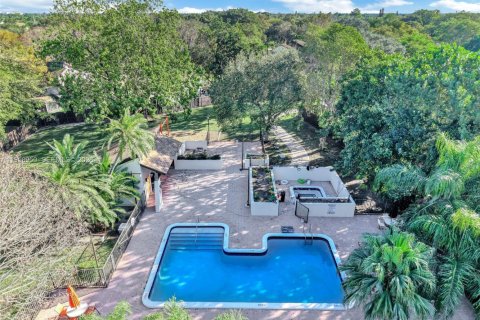 House in Miami, Florida 3 bedrooms, 154.78 sq.m. № 2017795 - photo 24