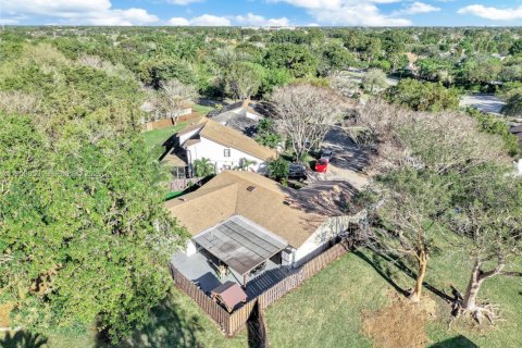 House in Miami, Florida 3 bedrooms, 154.78 sq.m. № 2017795 - photo 10