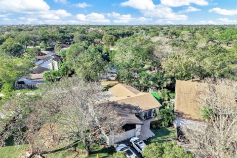 House in Miami, Florida 3 bedrooms, 154.78 sq.m. № 2017795 - photo 8