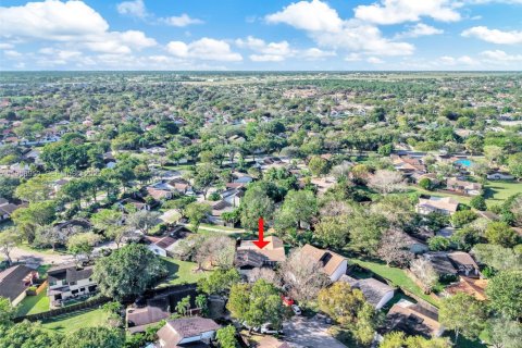 House in Miami, Florida 3 bedrooms, 154.78 sq.m. № 2017795 - photo 6