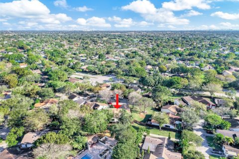 House in Miami, Florida 3 bedrooms, 154.78 sq.m. № 2017795 - photo 20