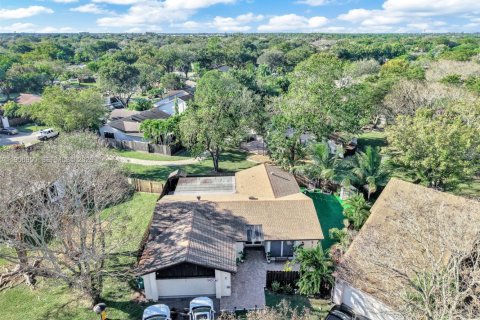 House in Miami, Florida 3 bedrooms, 154.78 sq.m. № 2017795 - photo 22